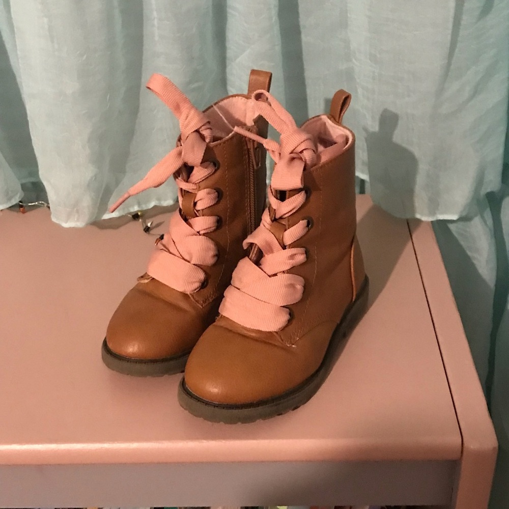 Cat&jack light brown boots (worn once) toddlers size 9